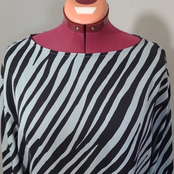 LG Zebra Print Top Wide Sleeve Boat Neck Blouse in Black and Blue - Picture 3 of 5